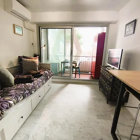 Climatise Avec Parking, Hyper Centre 아파트