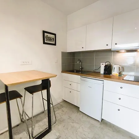 Climatise Avec Parking, Hyper Centre Apartment *