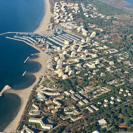 Apartment Climatise Avec Parking, Hyper Centre