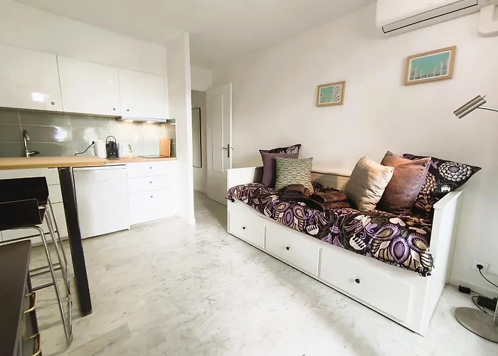 Climatise Avec Parking, Hyper Centre 아파트